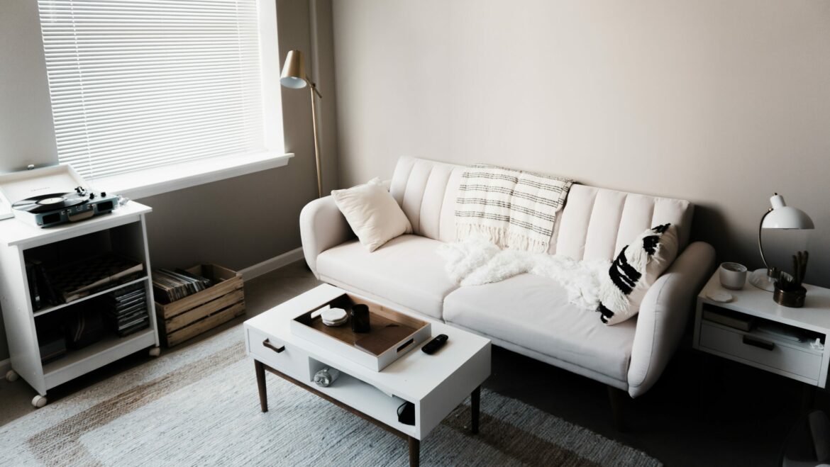 Keep Airbnb Clean: 7 Tips for Scheduling and Guest Turnovers